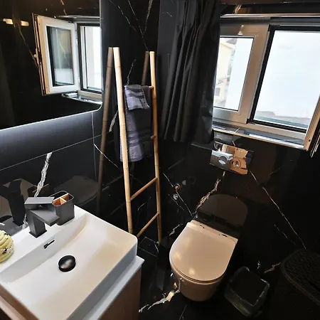 To Bee Or Not To Bee! Vólos