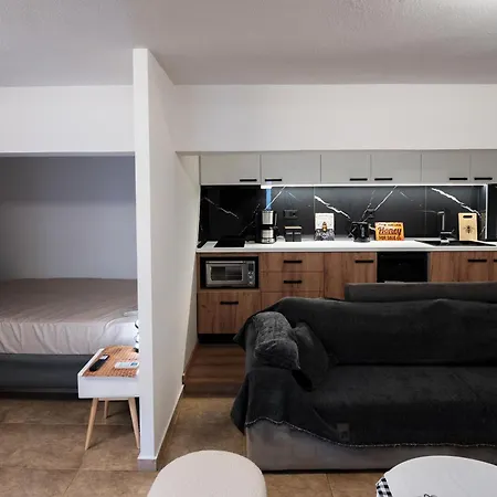 アパート To Bee Or Not To Bee!