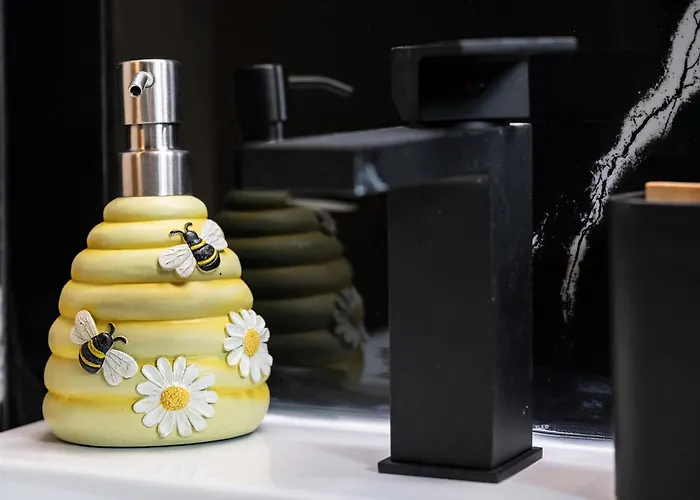 Апартаменты To Bee Or Not To Bee! *